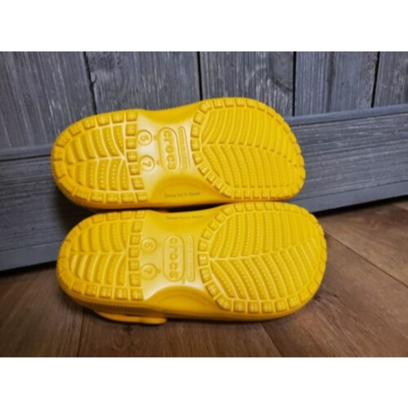 NWOT Crocs Classic Neo Puff Women's Size 7 Mens 5 Clogs Yellow 206624-700 - Picture 4 of 5